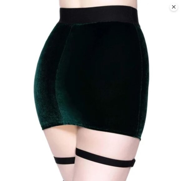 NWT Killstar Cassandra emerald green velvet miniskirt with garter size small - Picture 2 of 7